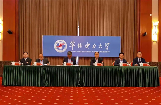 Der vorsitzende des asien-pazifik-zentrums, zeng ling feng, wurde gebeten, in seine heimatschule zurückzukehren, um dort den geschäftszweig der energy industry in nordchina zu eröffnen